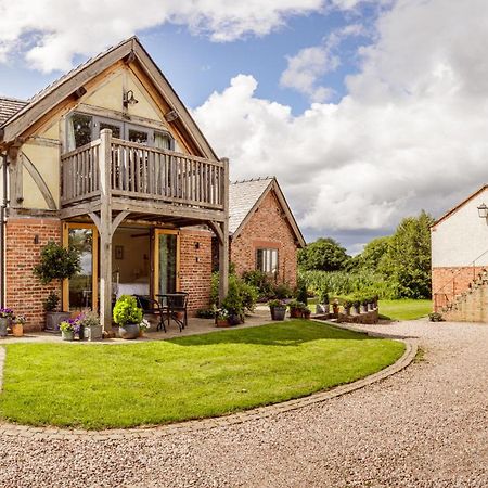 Oak Mead Villa Wrexham Exterior photo
