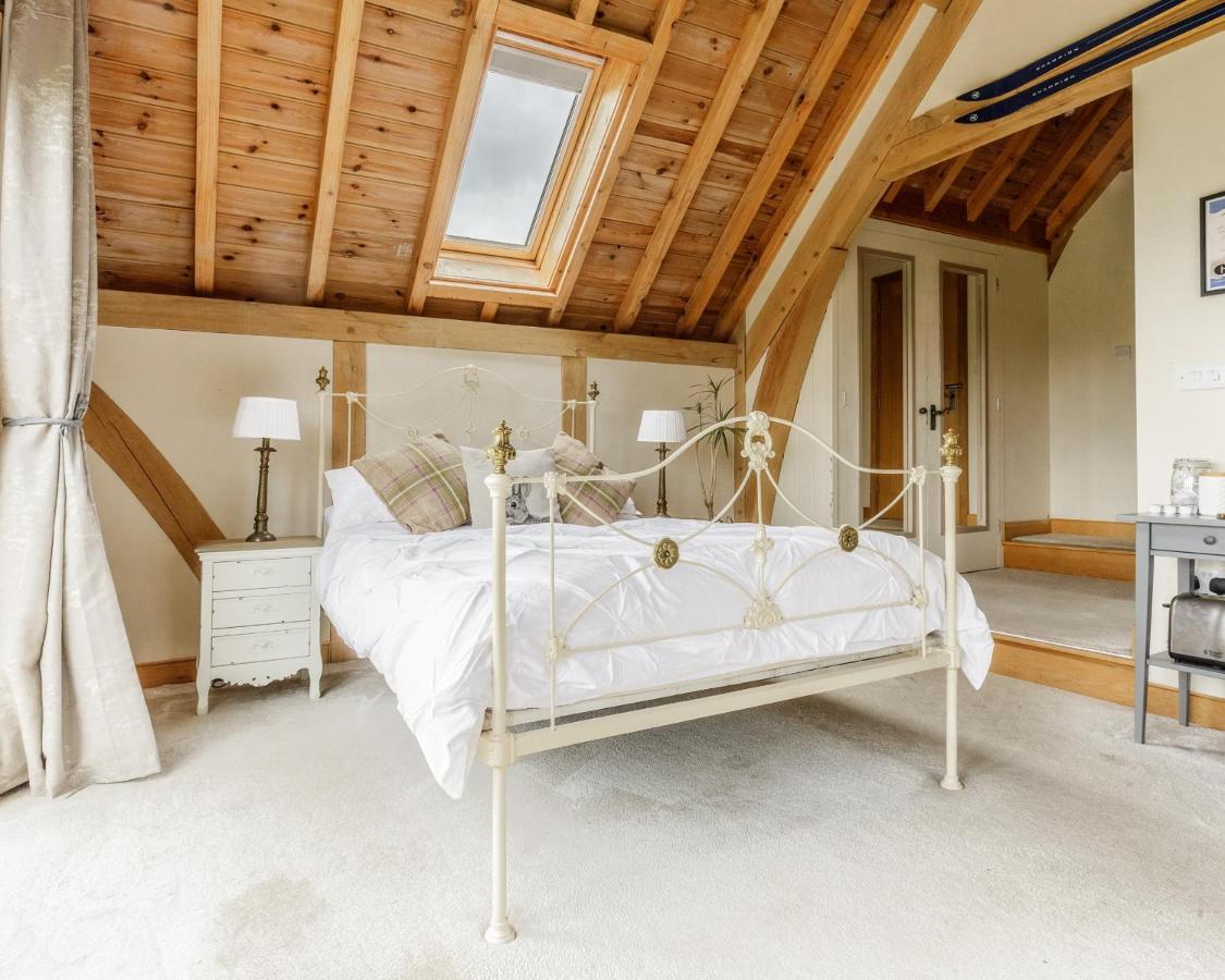 Oak Mead Villa Wrexham Room photo